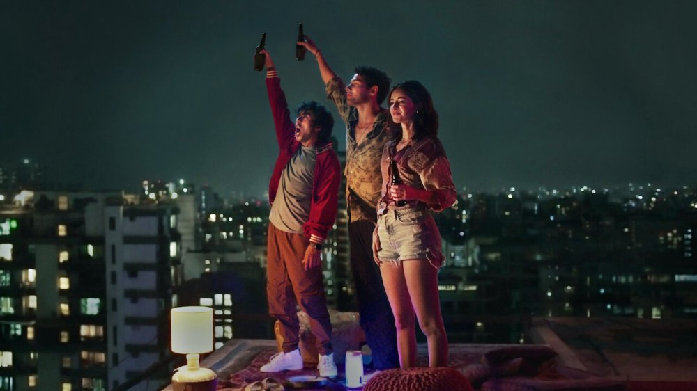 Lạc Trong Thế Giới Ảo - Kho Gaye Hum Kahan