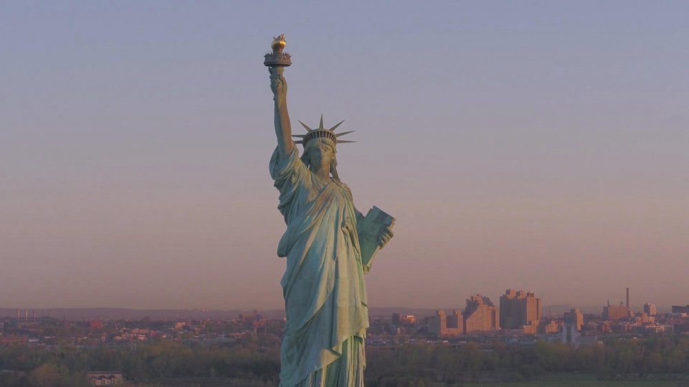 Nữ Thần Tự Do: Mẹ Của Những Người Tha Hương - Liberty: Mother Of Exiles