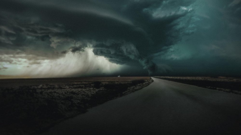Lốc Xoáy: Kẹt Trong Tâm Bão - The Twister: Caught In The Storm