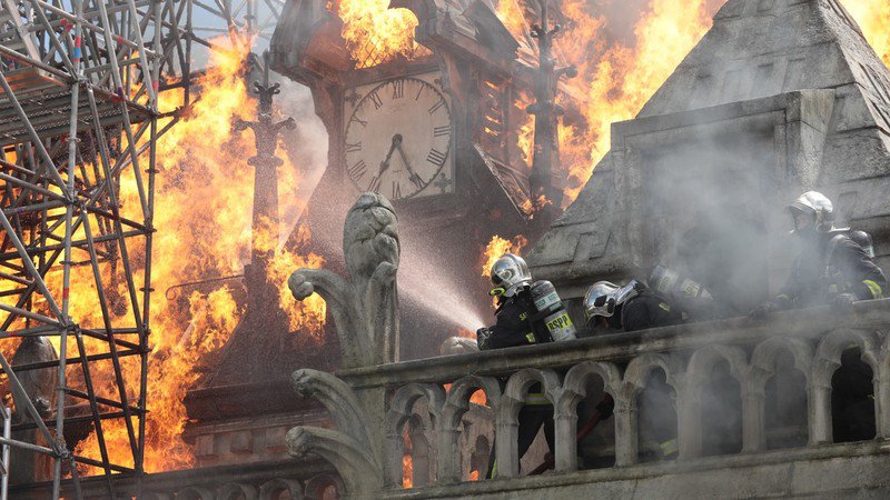 Notre-Dame On Fire - Notre-Dame Brûle