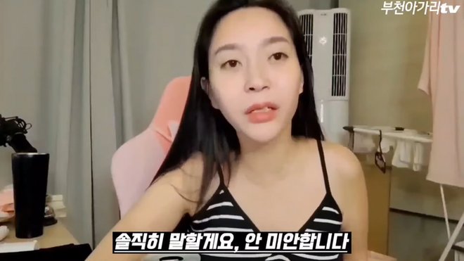 Cô Người Mẫu Livestream - 친구커플 떡칠때 옆에서 생중계