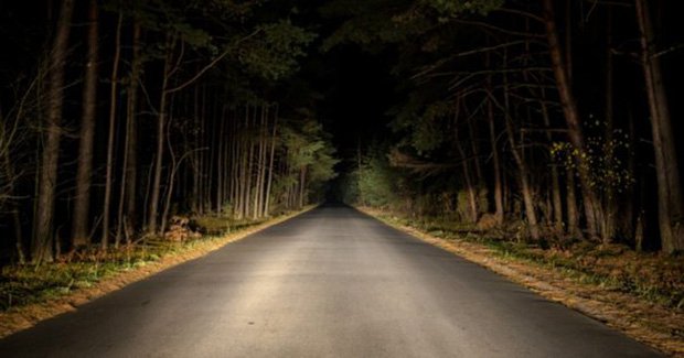 Có Một Con Đường Ma Hoặc Tối Nay - Haunted Street